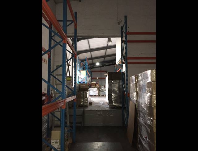 871M² WAREHOUSE RENTED IN WESTLAKE